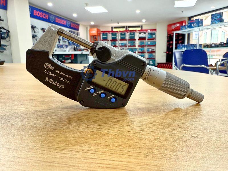Panme điện tử đo ngoài Mitutoyo 293-240-30 được làm từ chất liệu cứng cáp