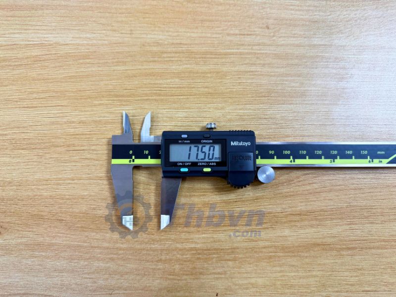 500-196-30 Mitutoyo được trang bị màn hình LCD có đèn nền