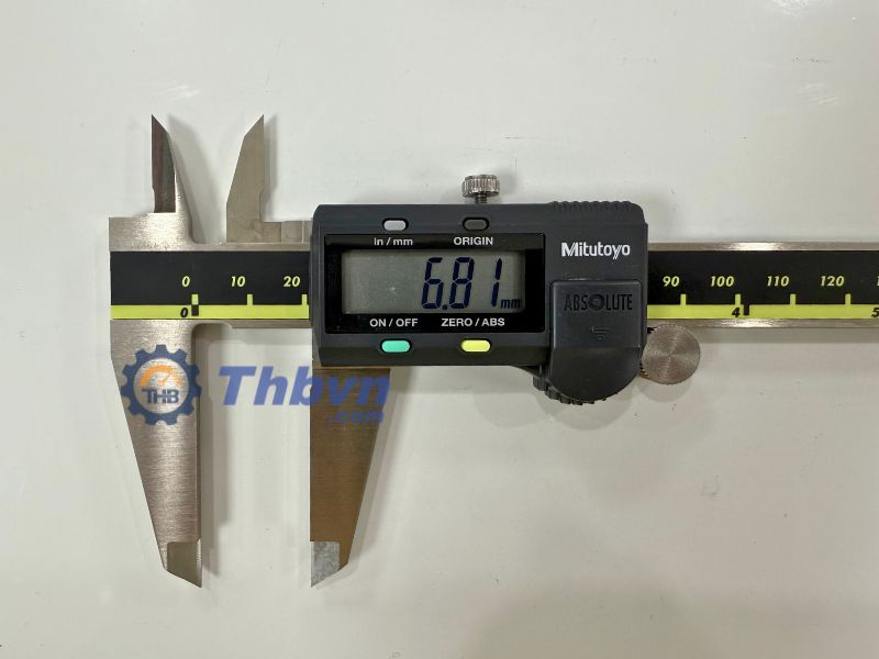 Thước cặp điện tử Mitutoyo 500-197-30 được trang bị màn hình LCD sắc nét