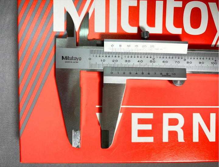 Vạch chia trên thân thước Mitutoyo 530-119 được khắc rõ nét 