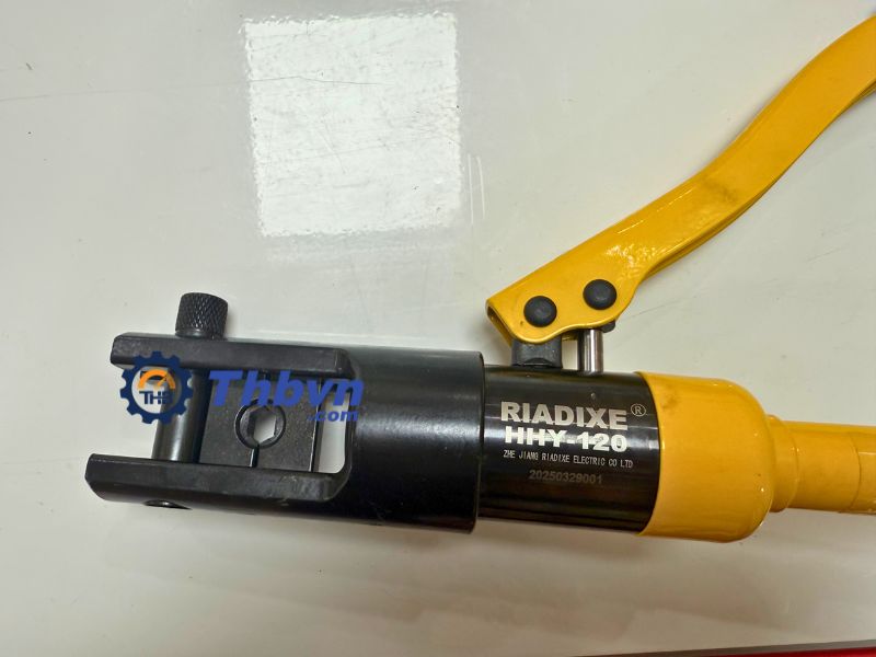 đầu bấm cos HHY-120A này là có thể xoay một góc 180 độ