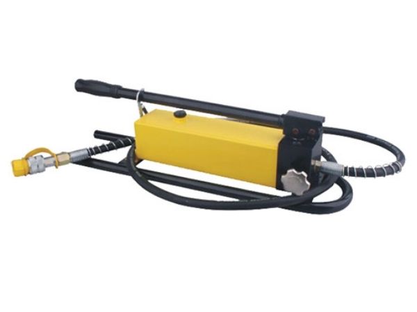 CP-800S sở hữu dung tích dầu lớn 3.000 cc và áp suất tối đa 70 Mpa