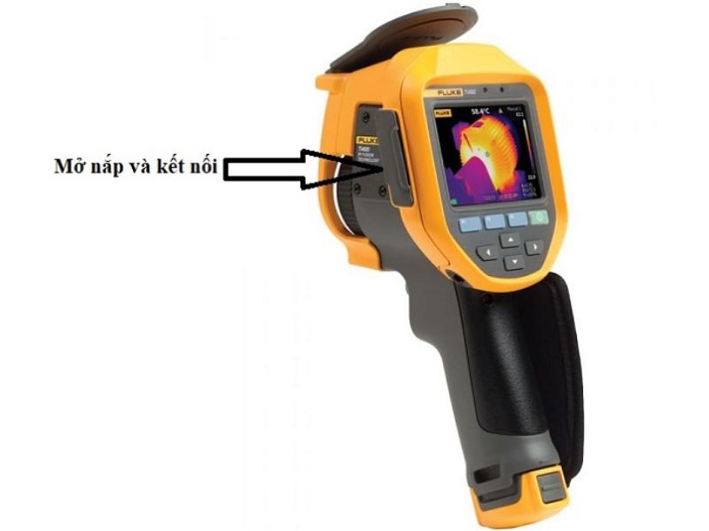 Kết nối dây cáp từ cổng mini HDMI vào laptop hoặc màn hình LCD