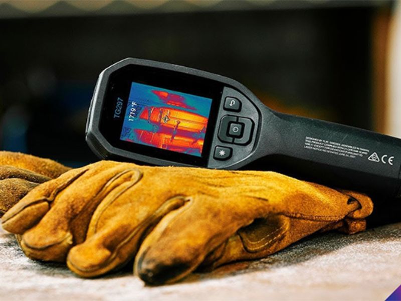 FLIR TG297 là thiết bị đo nhiệt độ chuyên dụng dành cho lò nung kim loại, nhà máy xi măng