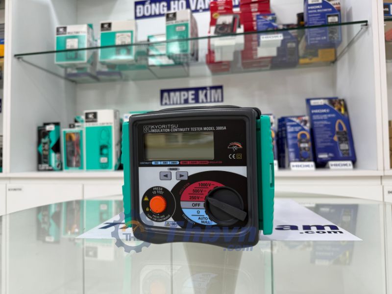 Màn hình của máy là loại màn hình LCD, kích thước màn hình lớn
