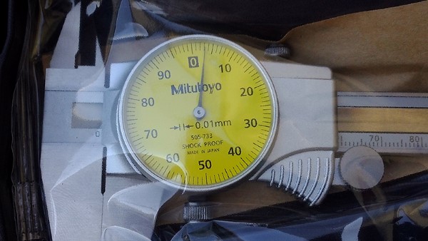 Thước kẹp 200mm Mitutoyo 505-733 có mặt đồng hồ rõ nét