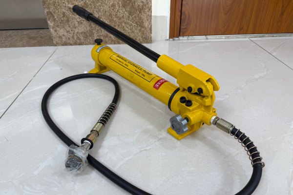 Bơm thủy lực CP-700 thiết kế nhỏ gọn