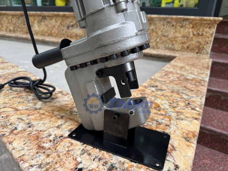 Họng đột sâu có thể xử lý các thanh kim loại phức tạp
