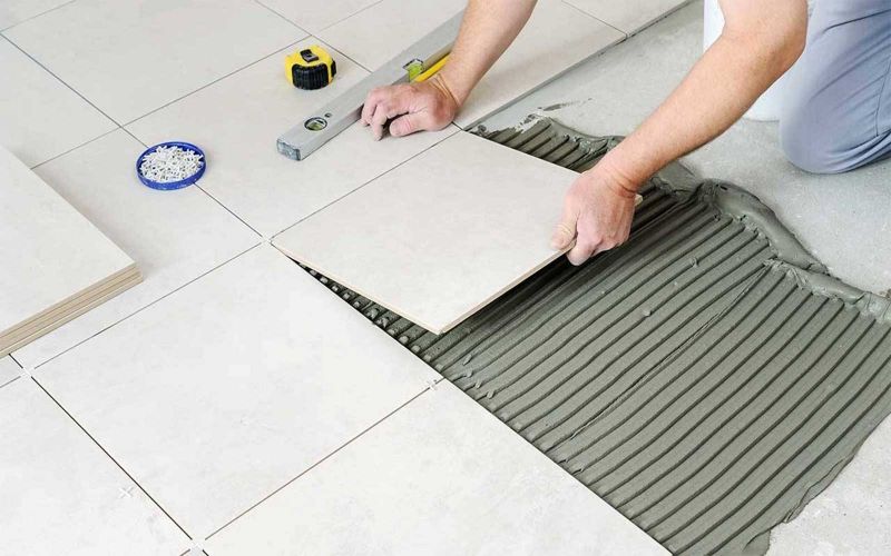 Thi công trải keo và lát gạch theo đúng kỹ thuật