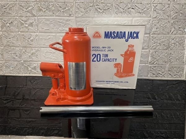 Con đội thủy lực Masada MH-20 tạo lực nâng tối đa lên đến 20 tấn