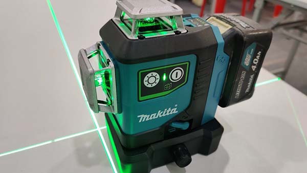 Máy bắn laser Makita SK700D