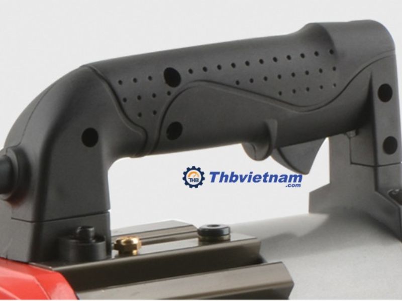 RC-25 có thiết kế tay cầm chắc chắn, thao tác dễ dàng 