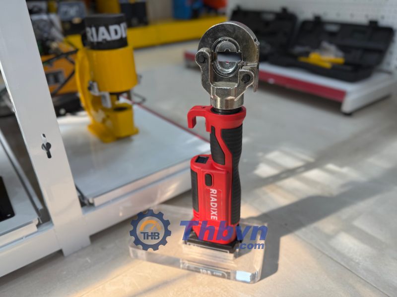 Máy ép cos GES-300 là lựa chọn phù hợp cho các đội thi công điện công nghiệp, kỹ sư cơ điện