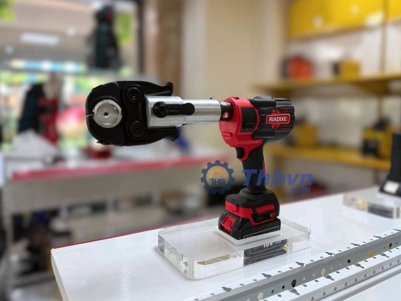 Máy ép cos và cắt cáp thủy lực dùng pin CD-300C-2 cho khả năng ép cos mạnh mẽ
