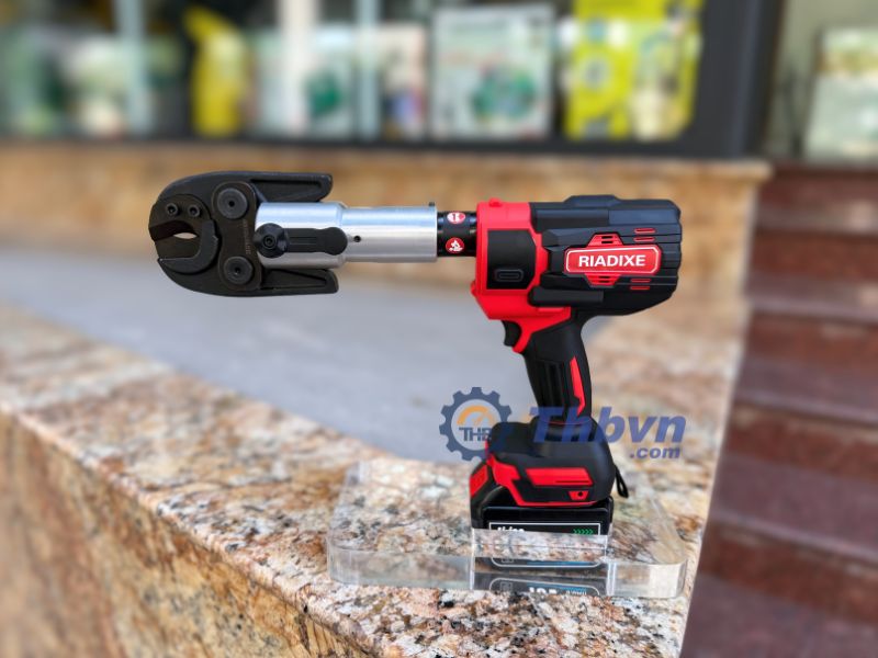 CD-300C-2 có thể thay thế đầu cắt cáp nhanh chóng