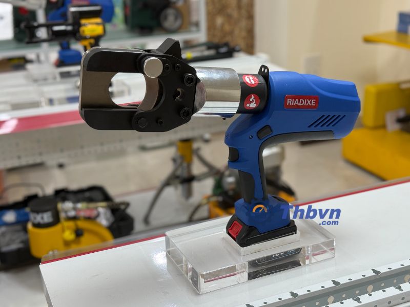 Máy ép cốt kiêm cắt cáp thủy lực dùng pin EZ-400/55