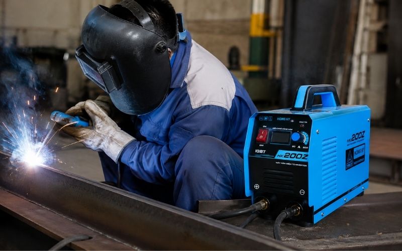 Hồng Ký 200Z sử dụng điện 220V, thuận tiện tại gia đình và xưởng nhỏ.