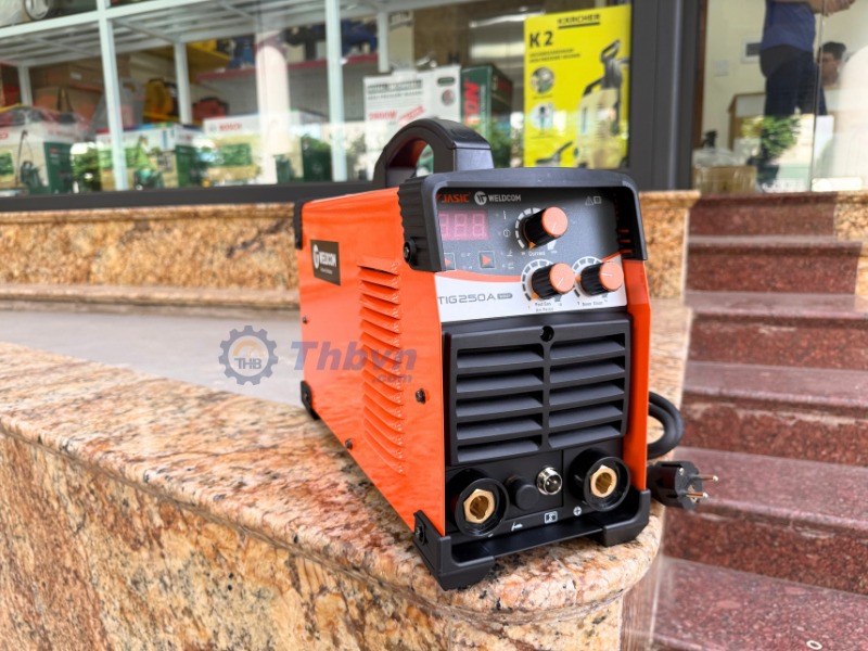   Jasic TIG 250A W227 được tích hợp 2 chế độ hàn Tig và hàn que 