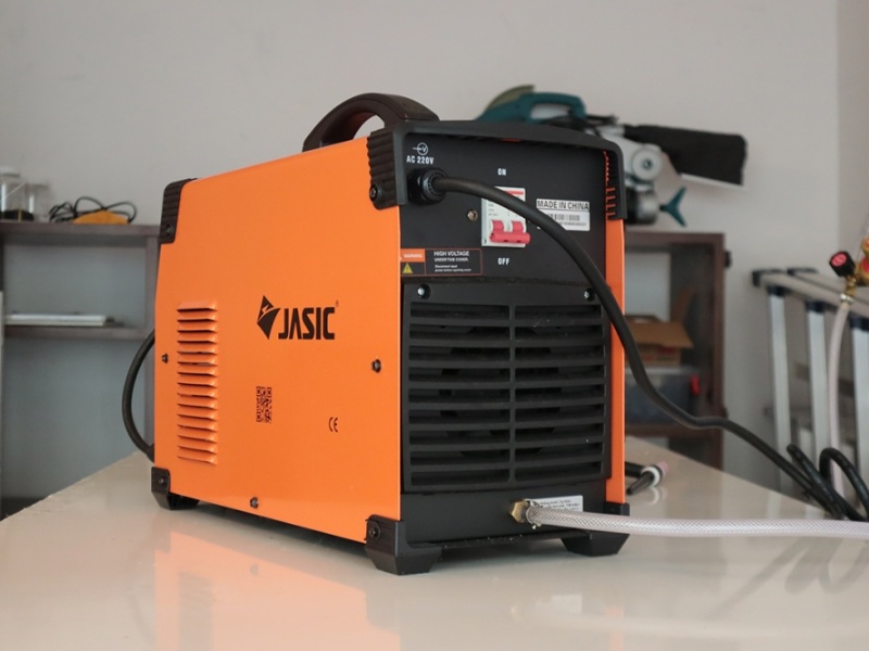 Mặt sau của máy hàn tig Jasic Tig 200P W224