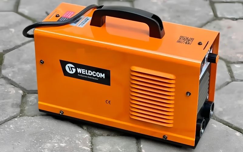 Jasic ZX7 250E có kiểu dáng gọn với kích thước khoảng 369 x 128 x 283mm