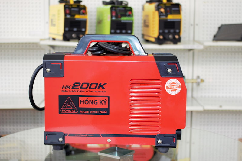 Máy hàn que HK200K được thiết kế gọn nhẹ, độ bền cao 
