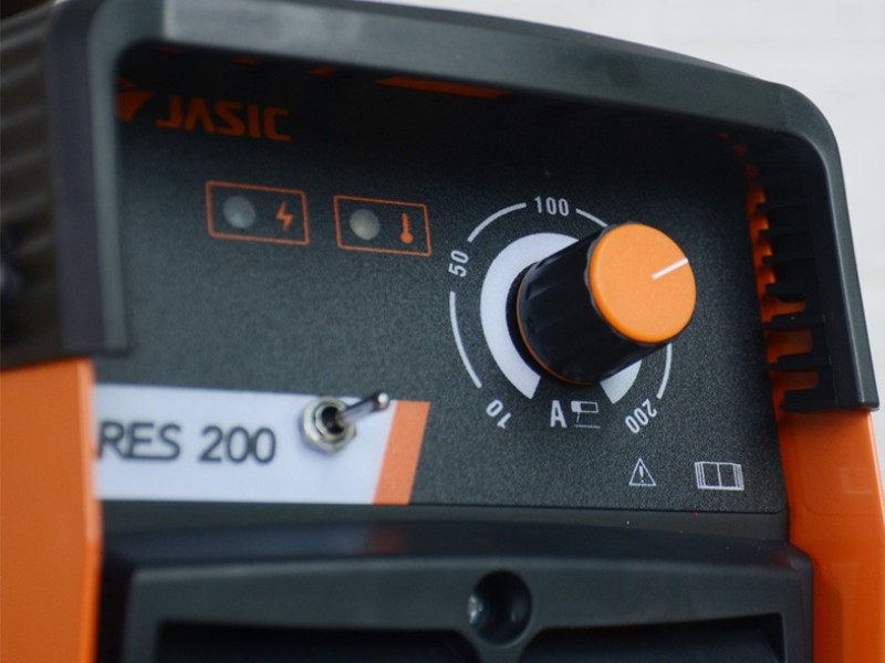 Núm điều chỉnh dòng hàn của máy hàn que Jasic ARES 200 