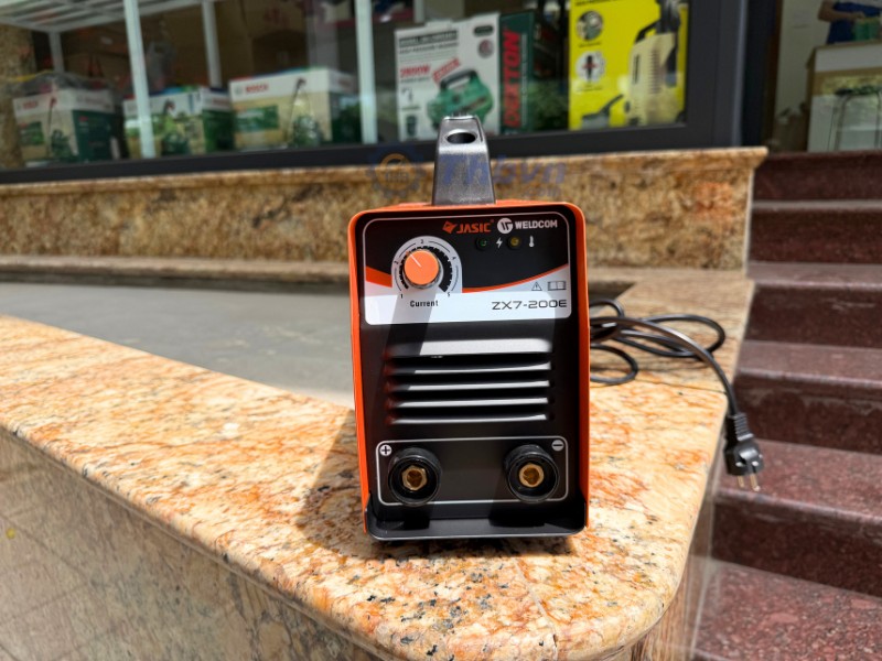 Jasic ZX7 200E được tích hợp nhiều tính năng an toàn khi làm việc 