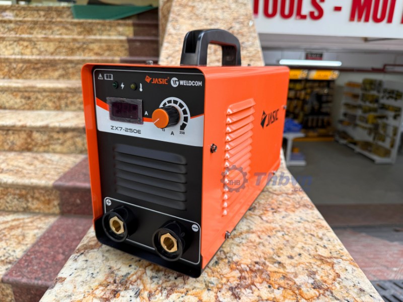 Jasic ZX7 250E được nhà sản xuất trang bị nhiều tính năng hiện đại 