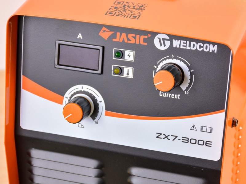 Mặt trước của máy hàn que Jasic ZX7 300E 