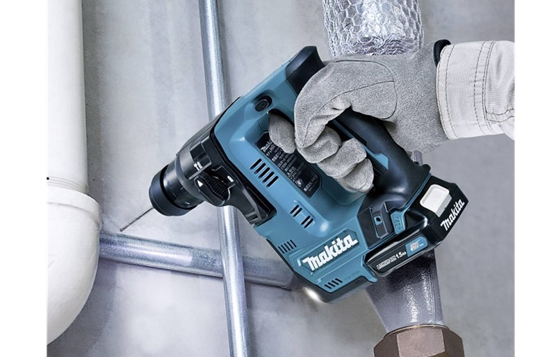 Máy khoan bê tông Makita DHR171RFJ sử dụng điện áp 18V