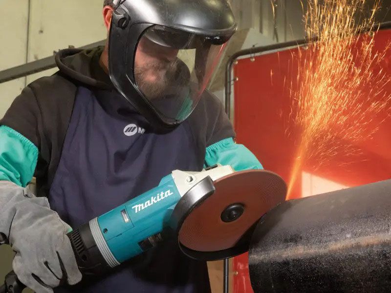  Makita GA9080 sở hữu tính năng mài cắt vật liệu mạnh mẽ