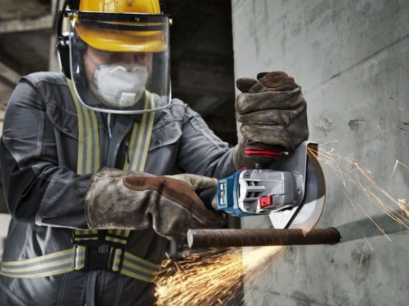 GWS 18V-15 S sử dụng động cơ không chổi than bền bỉ, tạo tốc độ không tải lên tới 11.000 vòng/phút