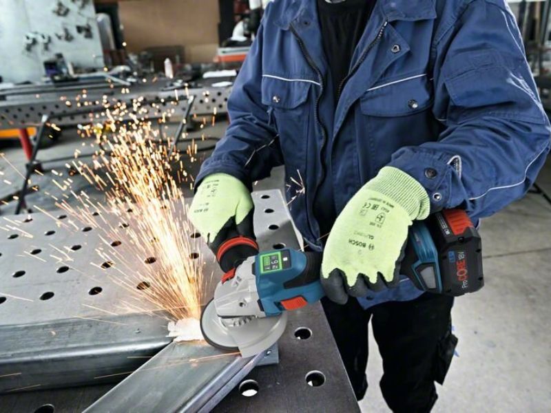 Máy mài pin GWS 18V-15 SC mài nhanh, mạnh, đạt tốc độ không tải 11.000 vòng/ phút