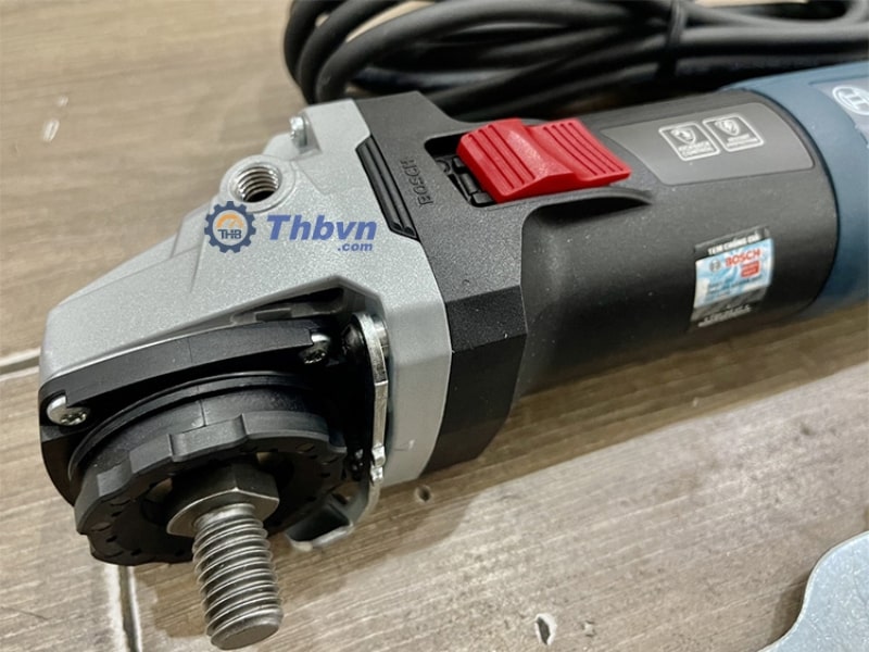 Bosch GWS 14-125 S trang bị nút công tắc bật/tắt dễ dàng