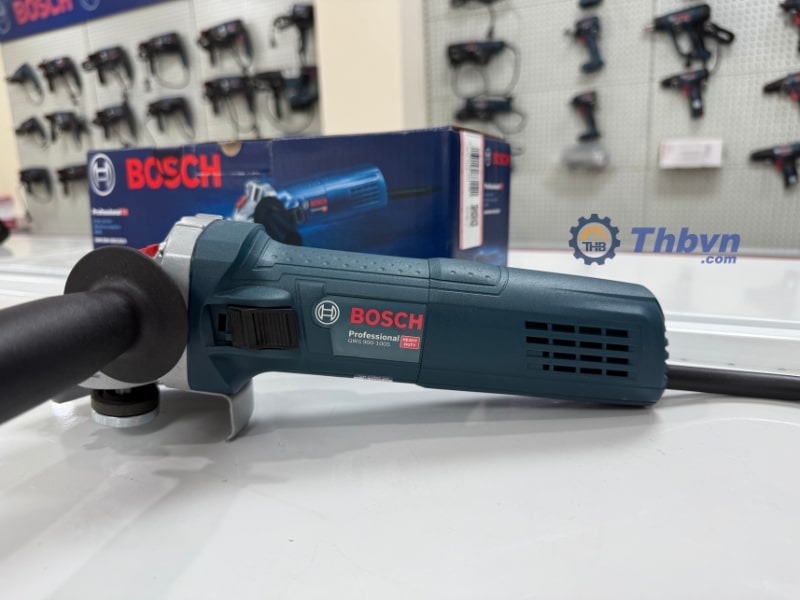 Máy mài góc nhỏ Bosch GWS 900-100 S thiết kế nhỏ gọn