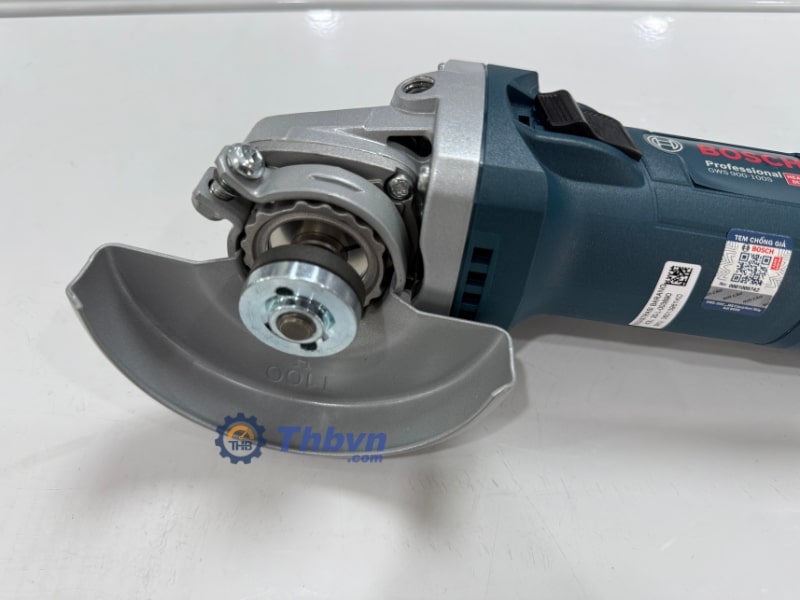 Bosch GWS 900-100S sử dụng đá mài có đường kính 100mm