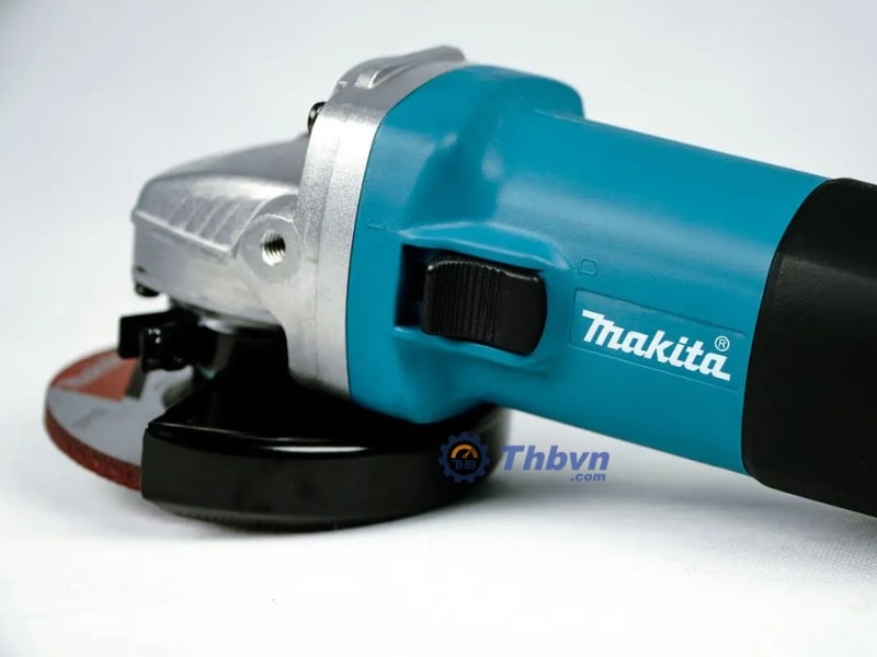 Máy mài tay Makita 9553NB mài cắt đa dạng nhiều vật liệu