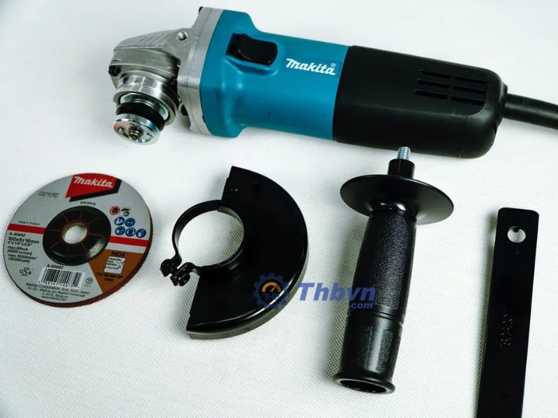 Makita 9556HN đạt công suất mạnh mẽ lên đến 840W