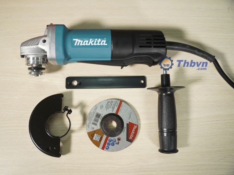 Makita 9556HP kiểu dáng nhỏ gọn, thuận tiện khi sử dụng