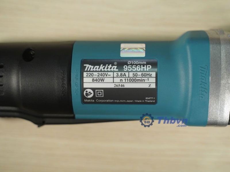 Makita 9556HP có thể mài cắt đánh bóng trên nhiều vật liệu