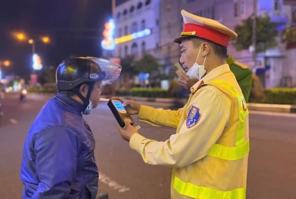 Nghị định 100 được áp dụng cho toàn bộ người điều khiển phương tiện giao thông đường bộ