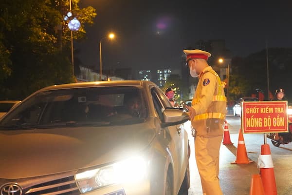 Mức phạt nồng độ cồn ô tô có thể lên tới 40 triệu đồng