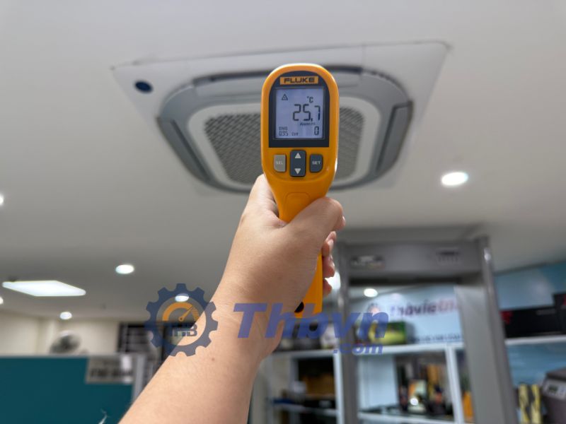 Fluke 59 Max được sử dụng rộng rãi để đo nhiệt độ máy móc