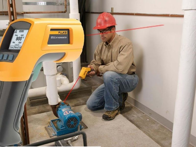 Fluke 572-2 sở hữu dải đo rộng từ -30°C đến 900°C