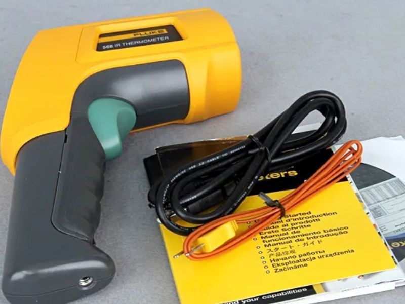 Fluke 568 sỏ hữu thiết kế chắc chắn, tay cầm công thái học phủ cao su chống trượt 