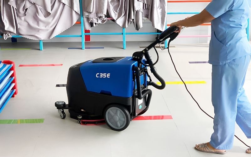 Máy chà sàn liên hợp hỗ trợ chà và hút nước bẩn hiệu quả