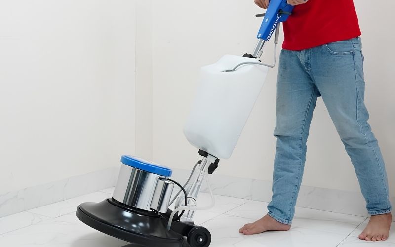 Máy chà sàn đơn, cầm tay có thiết kế gọn gàng, thao tác linh hoạt