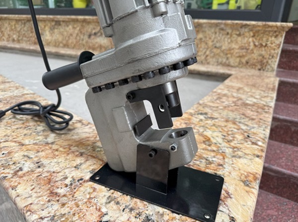 Họng đọt sâu để đột được nhiều vị trí