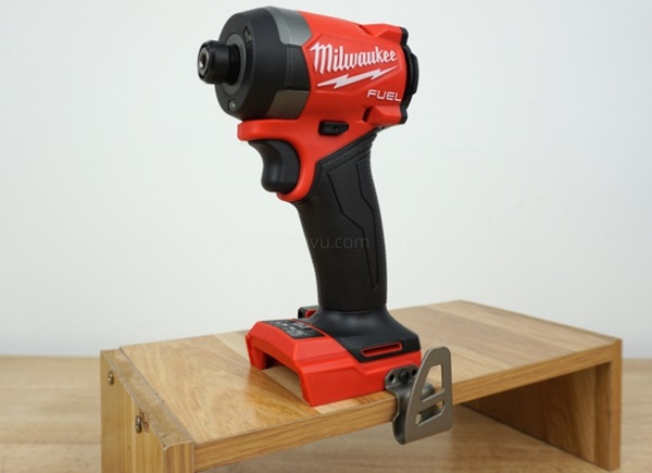 Máy vặn vít Milwaukee 12V lực siết mạnh