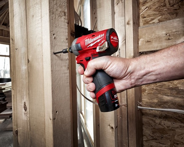 Máy vặn vít thủy lực Milwaukee M12 FQID-0C
